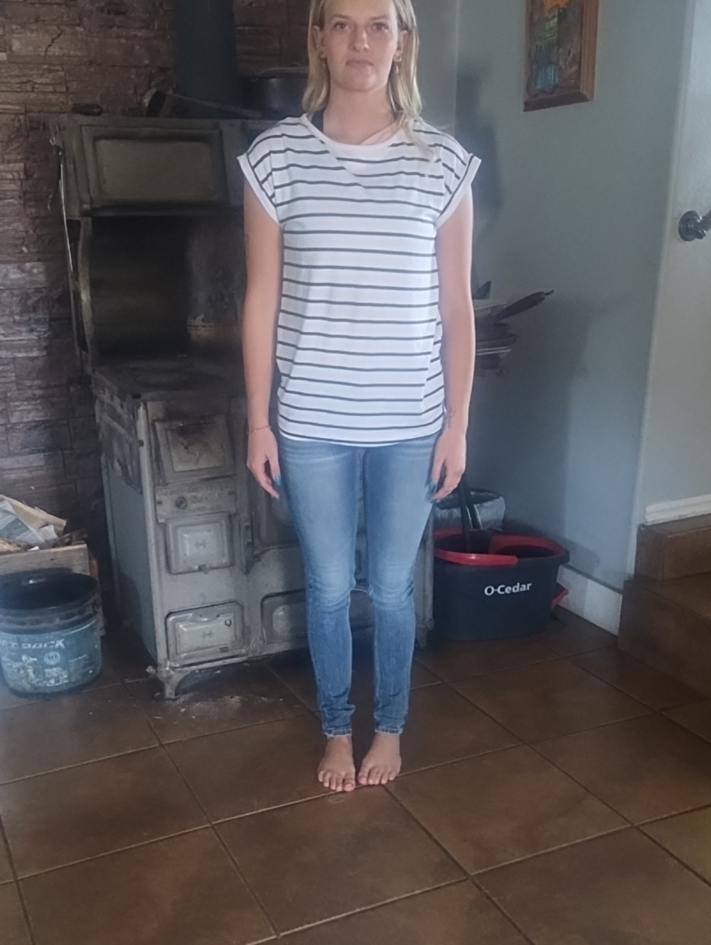 Women’s Light Blue Skinny Jeans - Classic Fit Outfit.